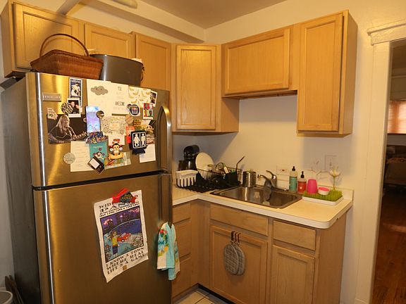 2nd image of 1210 W Montrose Ave #G