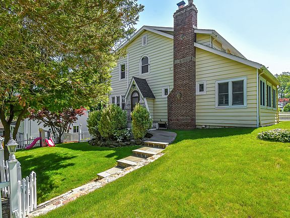 2nd image of 35 Wilson Ave