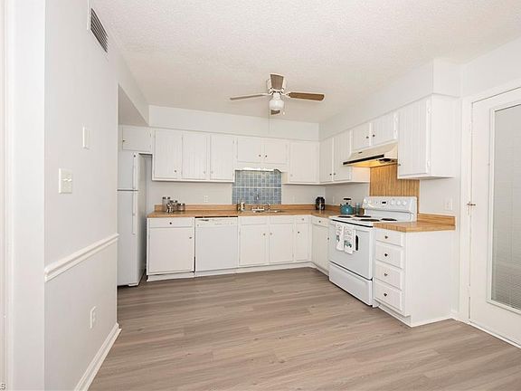 2nd image of 4014 S Bend Dr