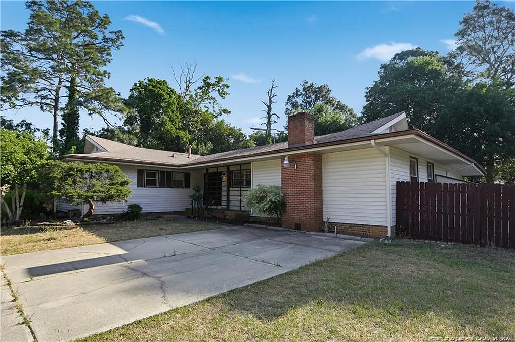 1829 Martindale Dr — Photo 1