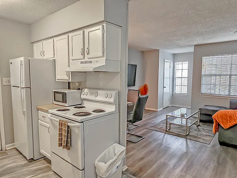 1579 Court Ave #2 — Photo 12