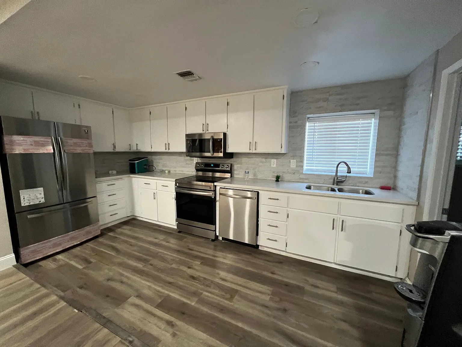 1116 E Fremont Ave — Photo 3
