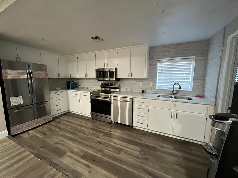 1116 E Fremont Ave #A — Photo 3