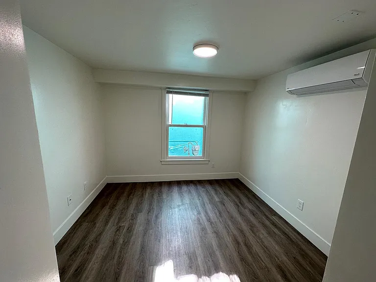 305 U St #100 — Photo 8