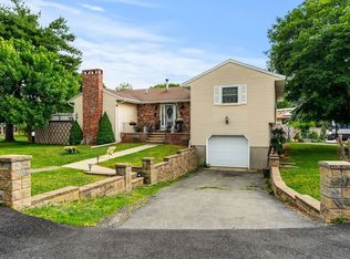 1 Morningside Dr, Woburn, MA 01801