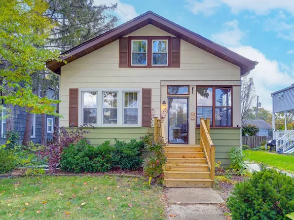 1561 E Walnut Ave, Des Plaines, IL 60016