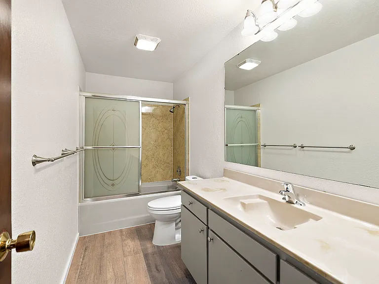 2516 Rockefeller Ave #1 — Photo 28