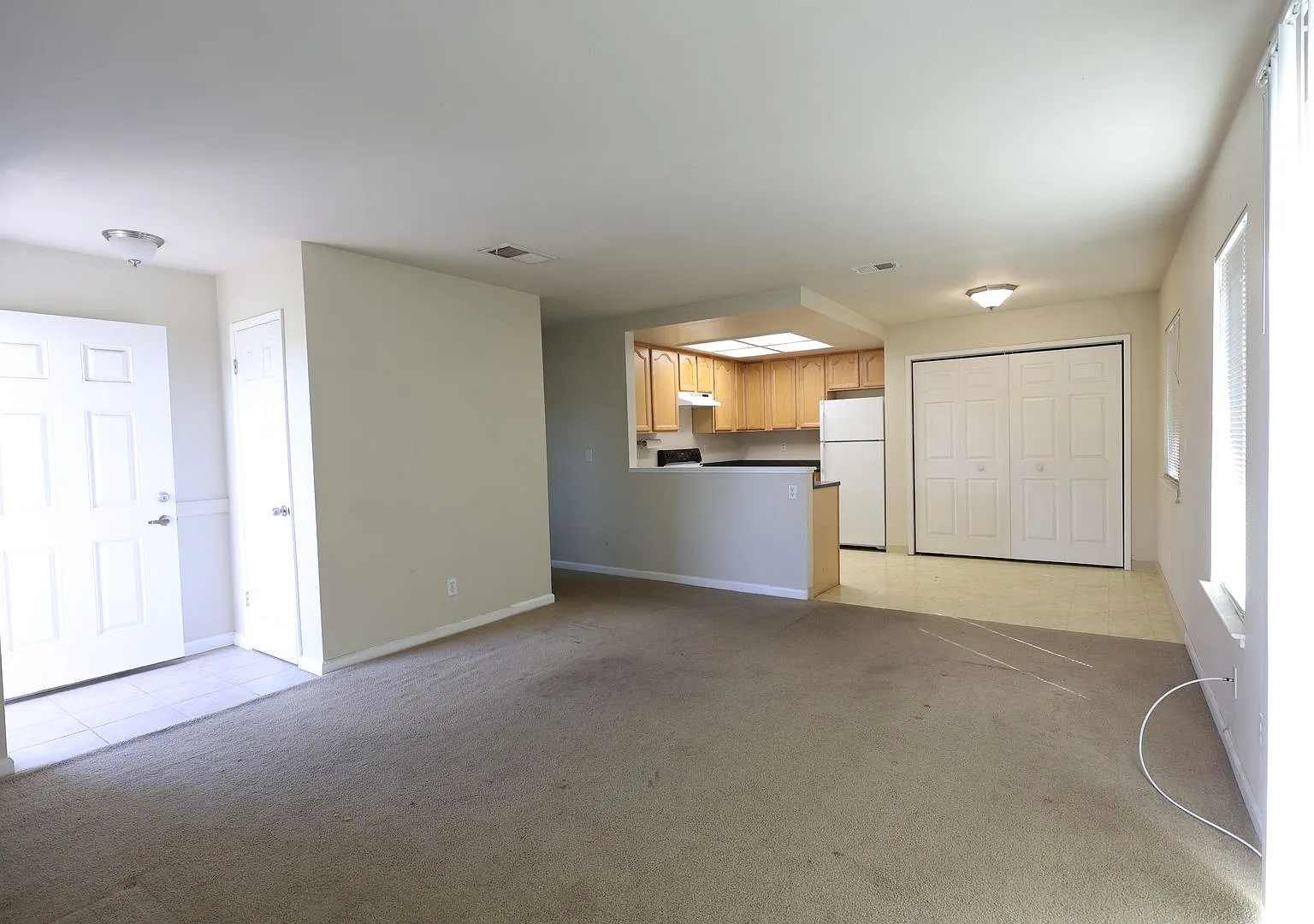 208 Grant-TVS — Photo 1