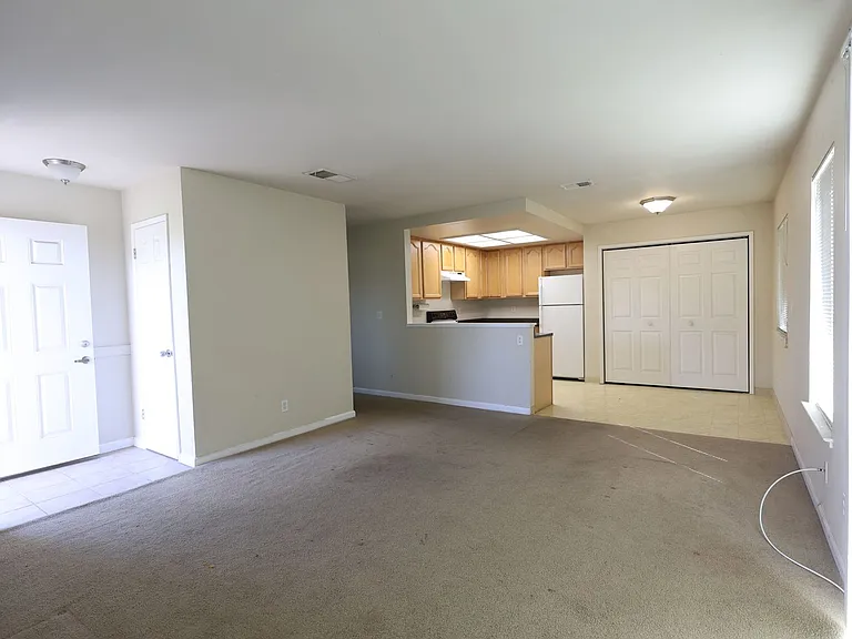 208 Grant Ave — Photo 1