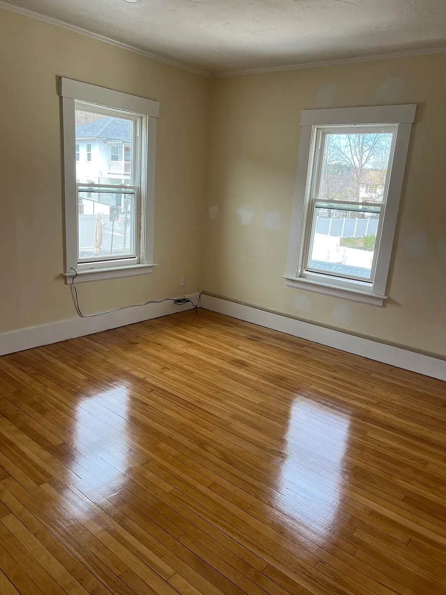 Building Photo - 205 Rollstone St #2R