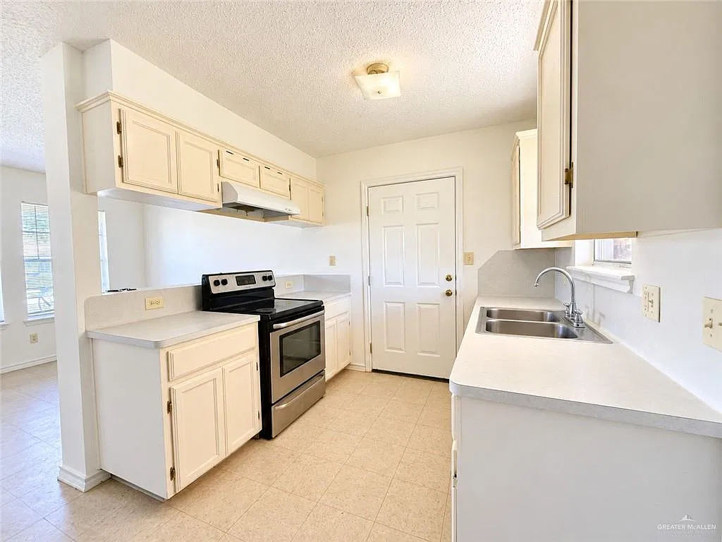 4 bed, 2.0 bath, 1197 sqft, $1,600 — Photo 3