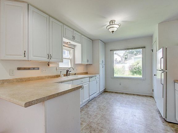 3rd image of 3209 S Illinois Ave