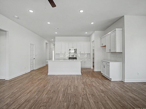 4th image of 400 Lainey Ln