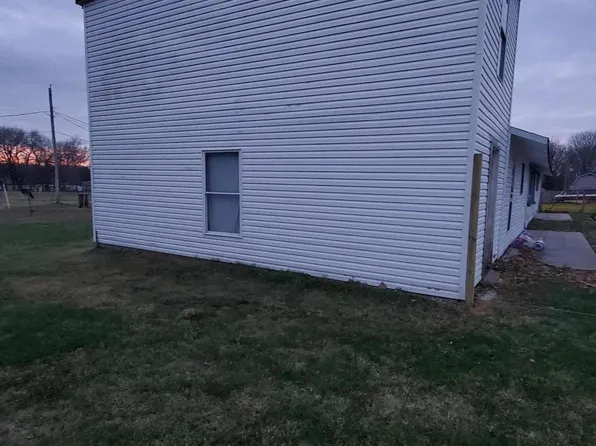 2124 W 19th St, Carthage, MO 64836