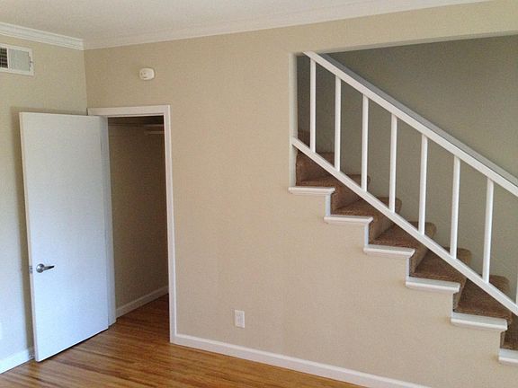 4th image of 726 Sutter Ave