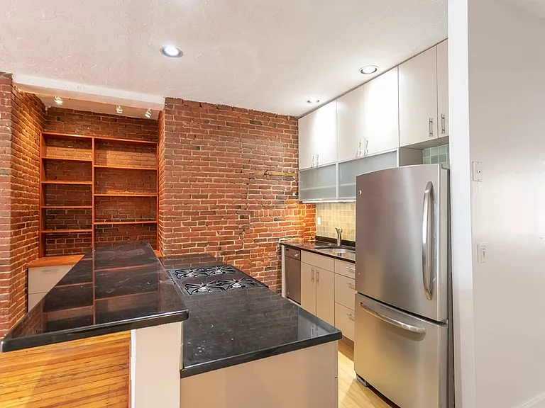 101 Cedar St #2 — Photo 10