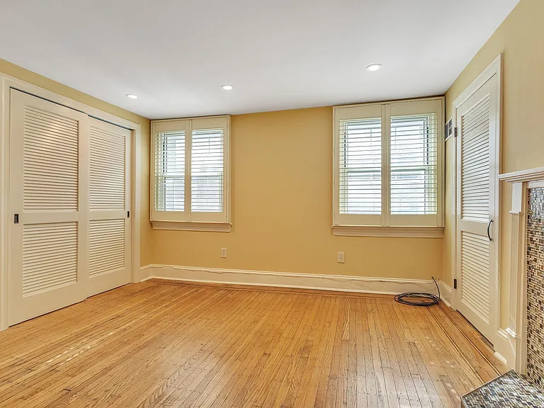 1715 Moravian St — Photo 12