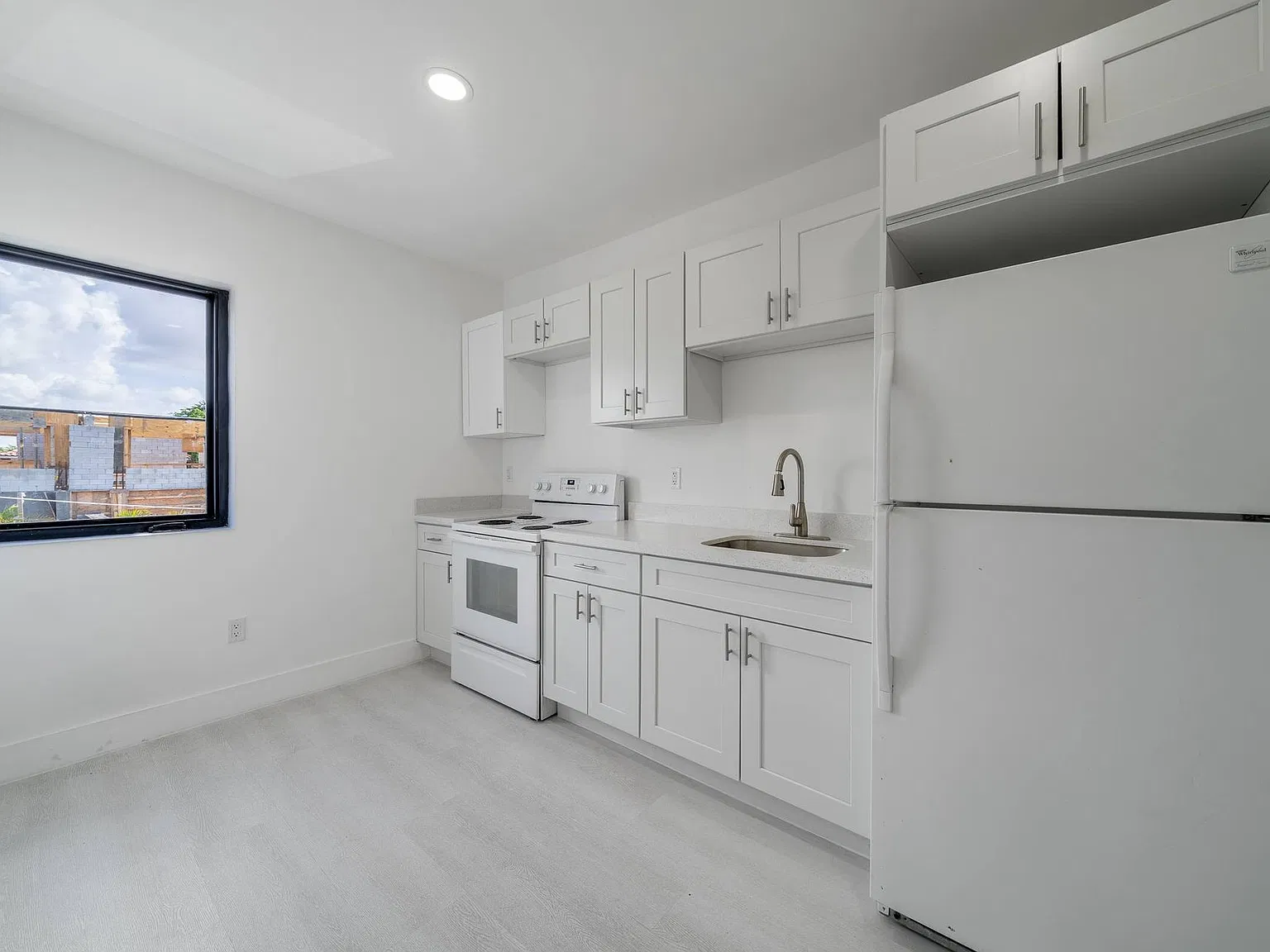 Newly renovated in Little Havana! / 1/1 $1,600 y 2/1 $2,000, remodelados en Little Havana. — Photo 1