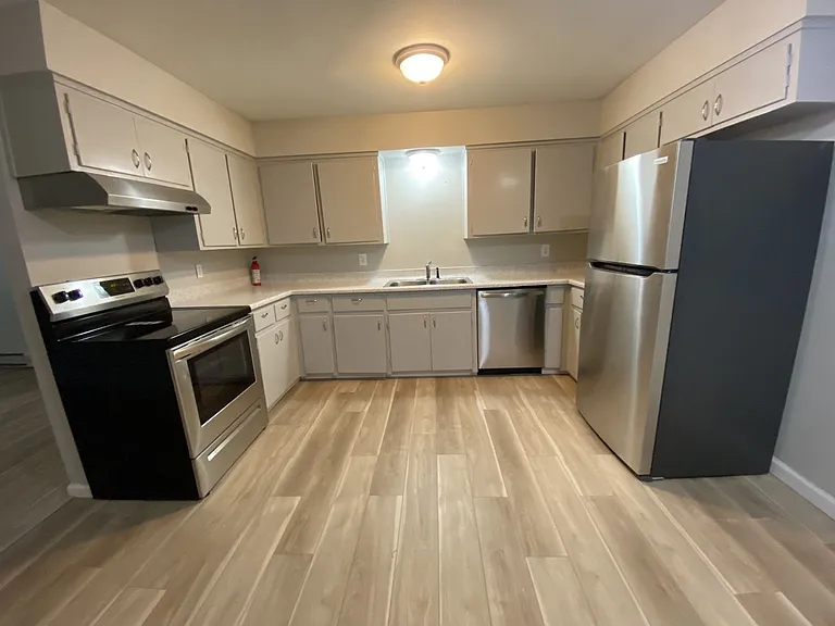 880 Conrad Ct — Photo 2
