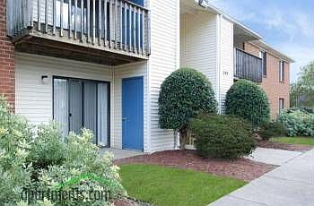 3rd image of 220 Oak Leaf Ct APT F