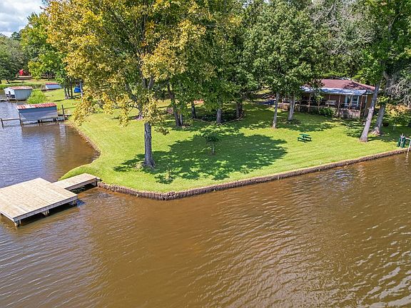 3rd image of 10 Caddo Dr