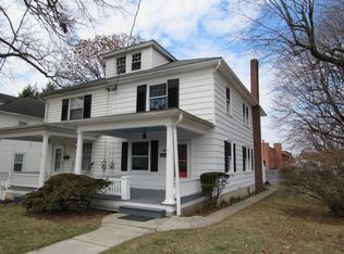 717 Broad St, Akron, PA 17501