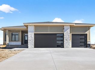 17203 Brookview Dr, Urbandale, IA 50322