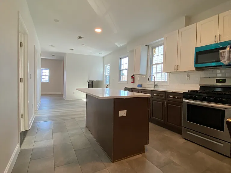 334 Bond St #2 — Photo 4
