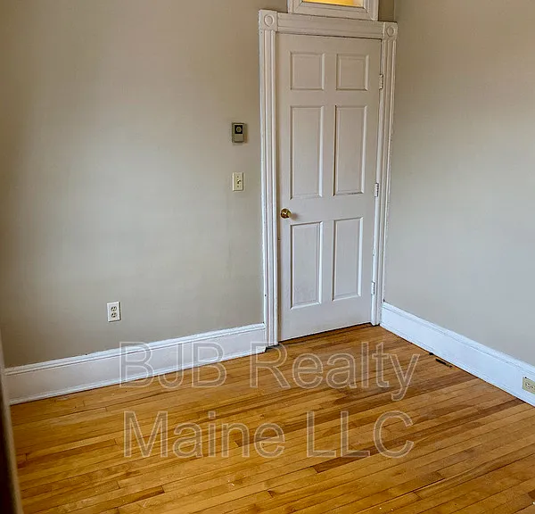 221 Woodford St #3 — Photo 6