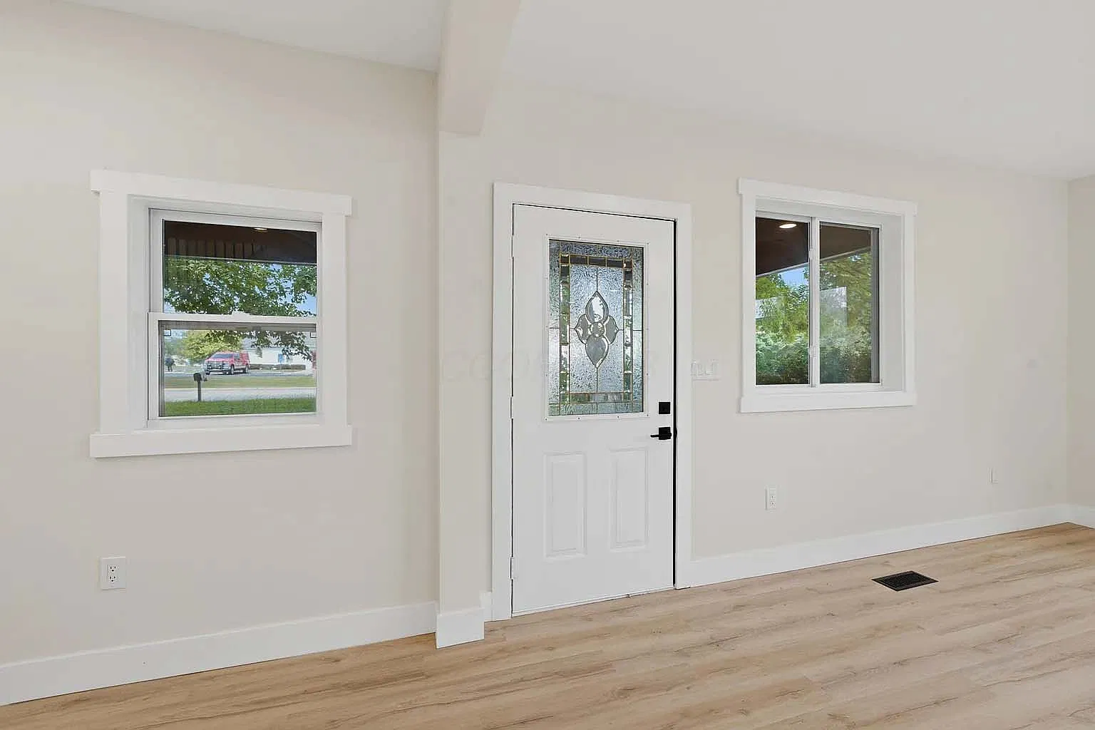 4 bed, 2288 sqft, $2,999 — Photo 3