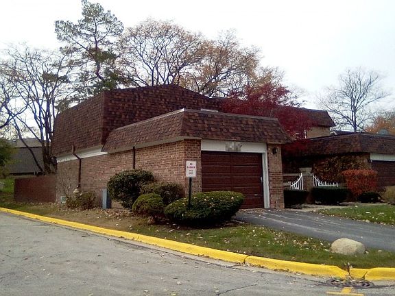 3rd image of 17W747 Lowell Ln