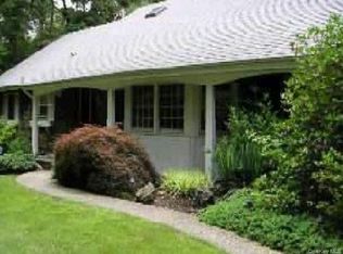 27 Spinning Wheel Ln, Dix Hills, NY 11746