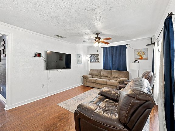 3rd image of 314 E 5th St