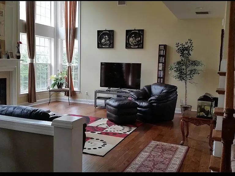 740 Swancroft Ln — Photo 2