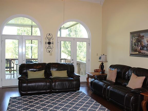 2nd image of 259 Windy Oaks Dr NE