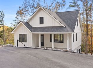 139 Courtney Ln, Candler, NC 28715