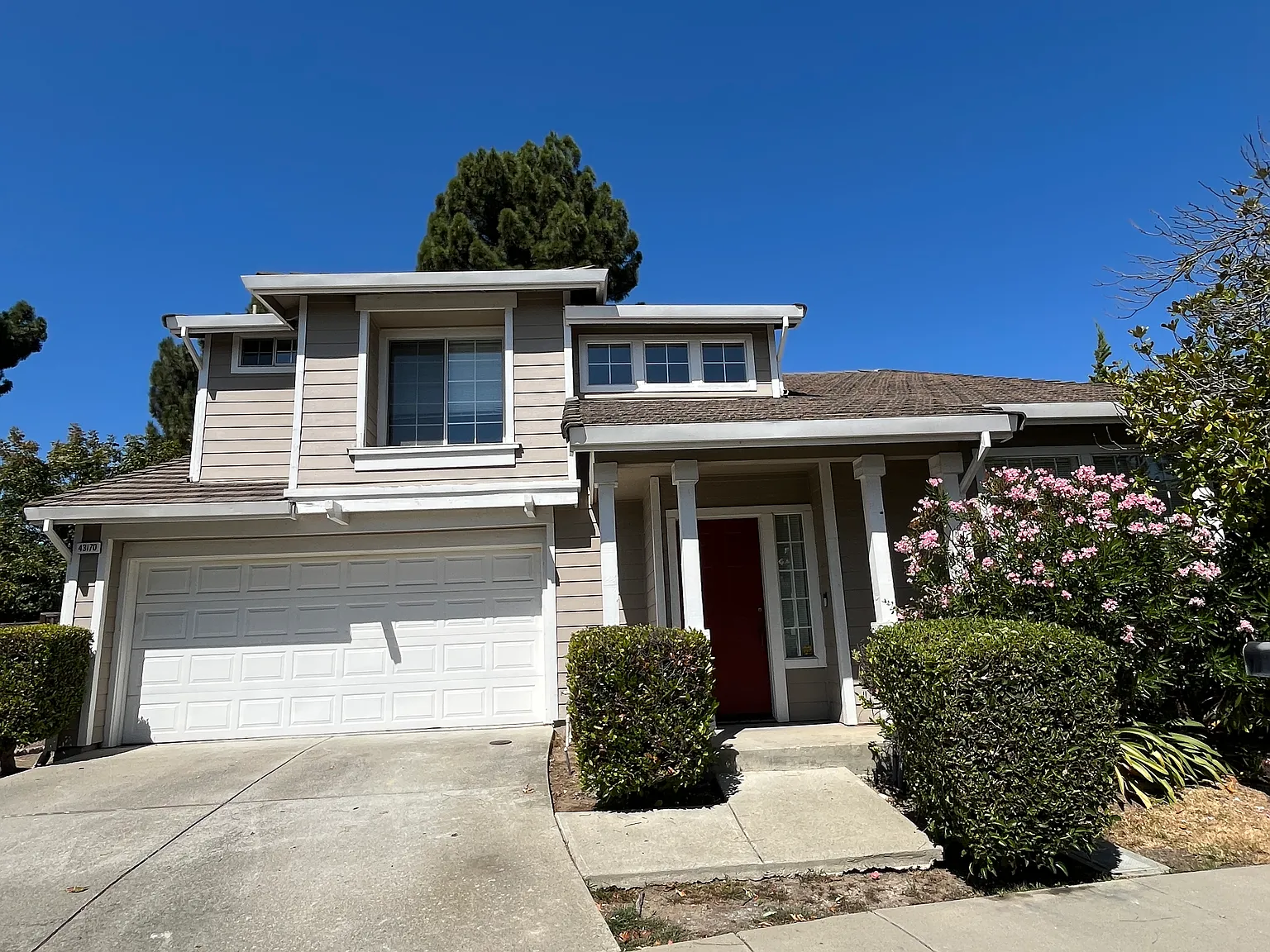 3 bed, 2.5 bath, 1572 sqft, $4,100 — Photo 1