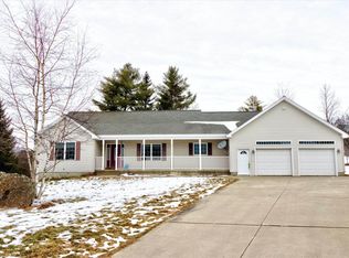 94 Hillview Dr, Bangor, ME 04401