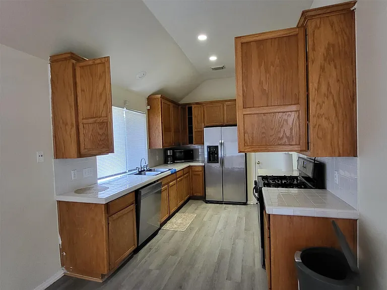 304 N Kings Canyon Dr — Photo 4