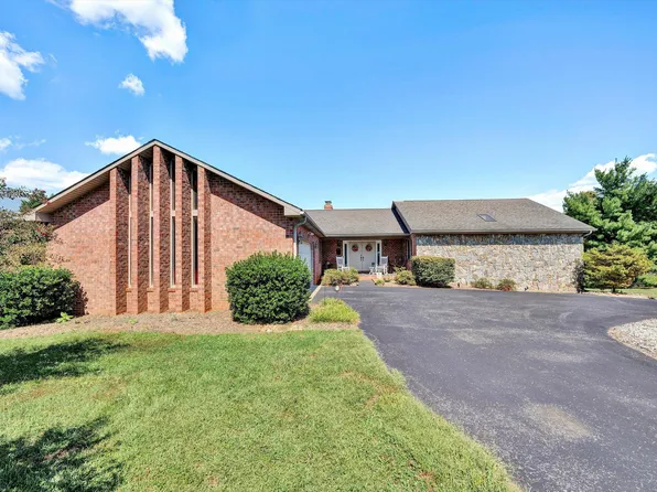 103 April Ln, Vinton, VA 24179
