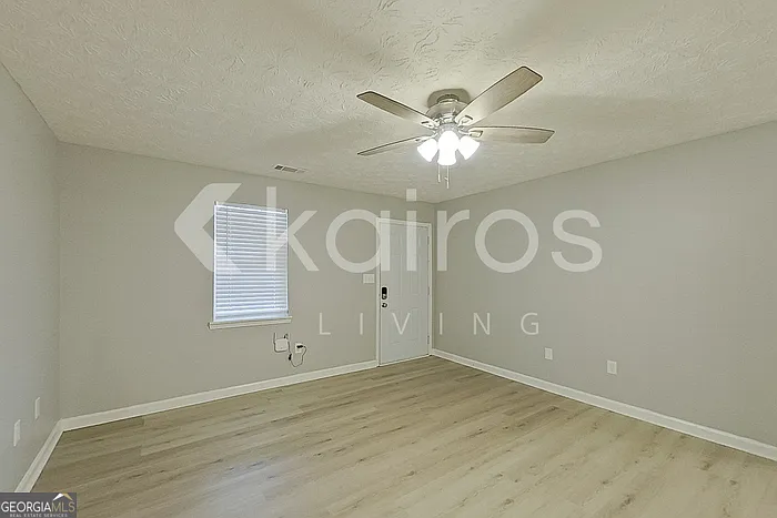 320 Deerpark Dr — Photo 2