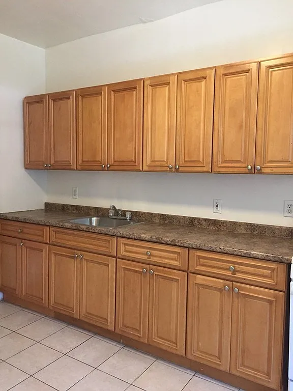 3 bed, 815 sqft, $3,000 — Photo 3