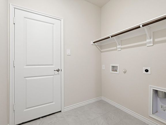 5th image of 905 Collegiate Dr