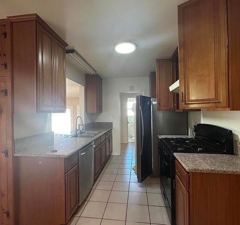 1st image of 20955 Saticoy St #20955