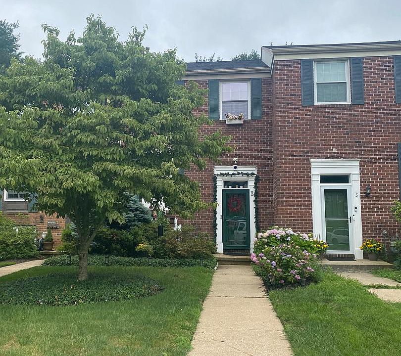 1st image of 3 Sugar Tree Pl