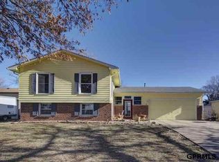 5427 S 49th St, Omaha, NE 68117