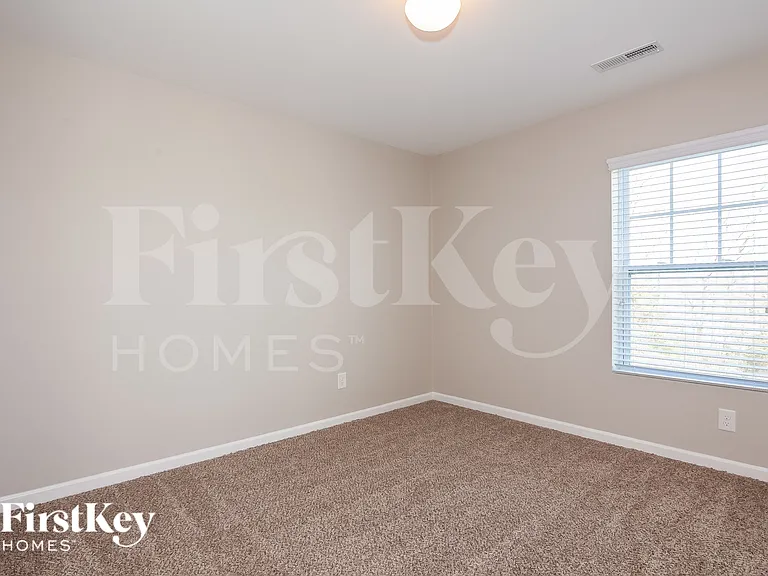 19017 Park Terrace Ln — Photo 10