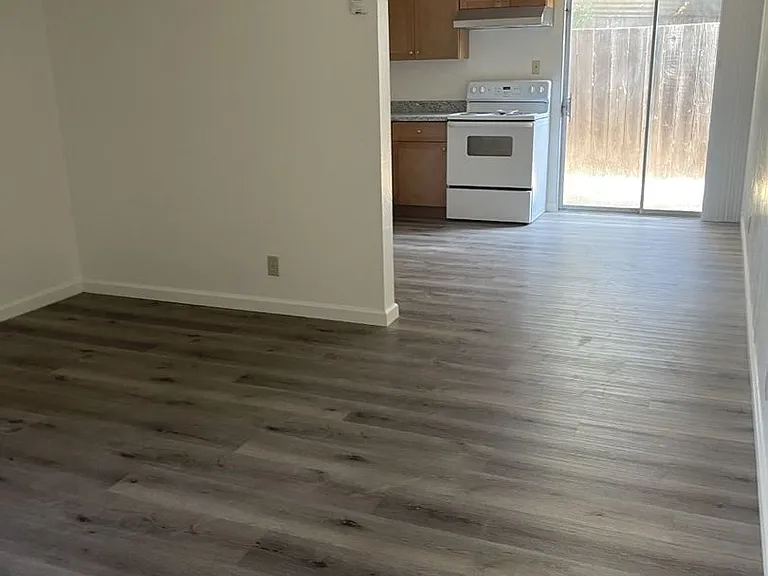 Dixon Townhouse — Photo 65