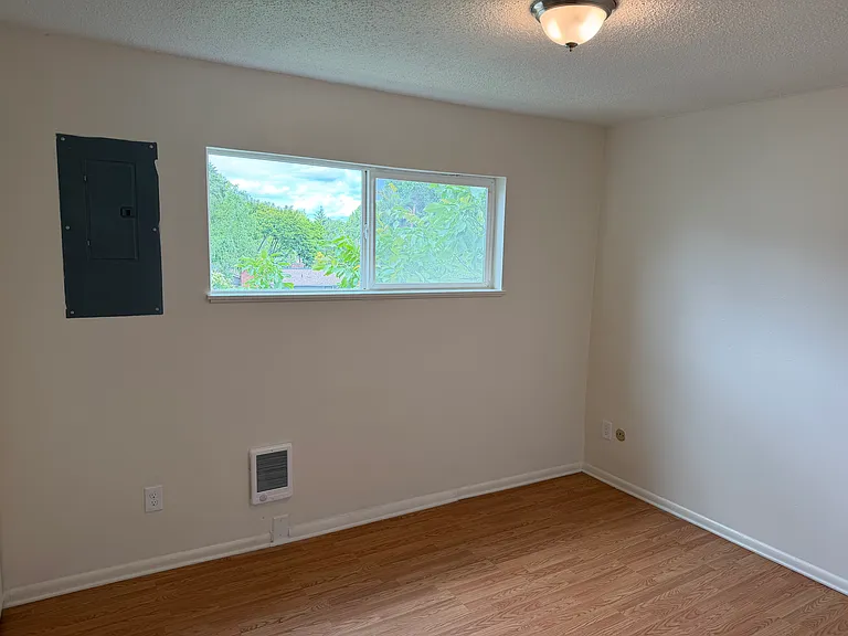 1409 SE Mall St #6 — Photo 8