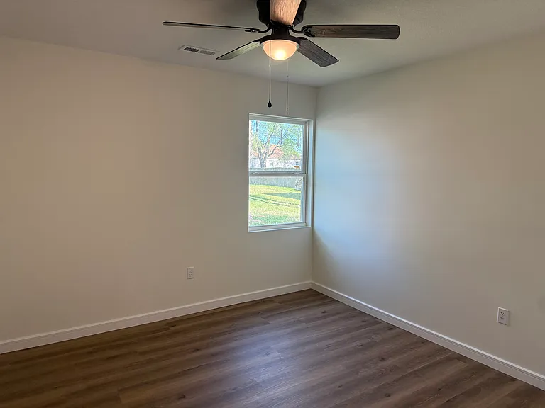 2503 E Graham Ave — Photo 19